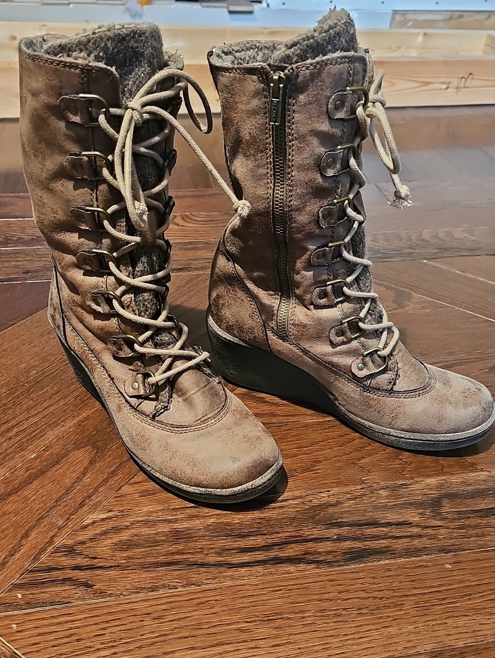 Roxy New Haven Side Zipper, Laced, Distressed Wedge Boots Faux Fur Lining. Sz 10